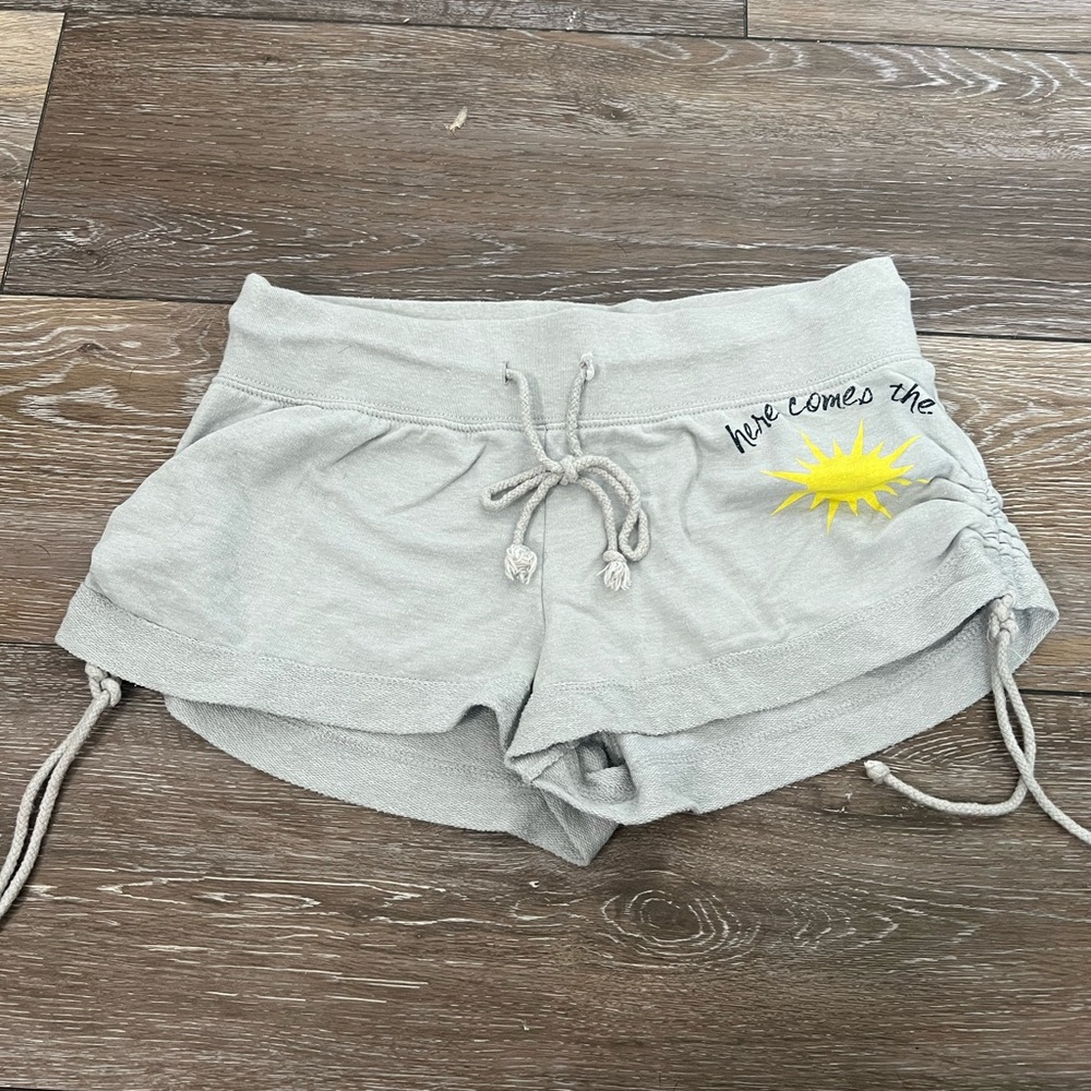 Derek Heart Light Gray Women's Shorts with Sun Design